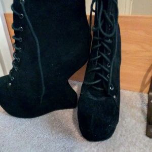 Heeless lace up platforms